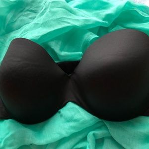 Black strapless bra